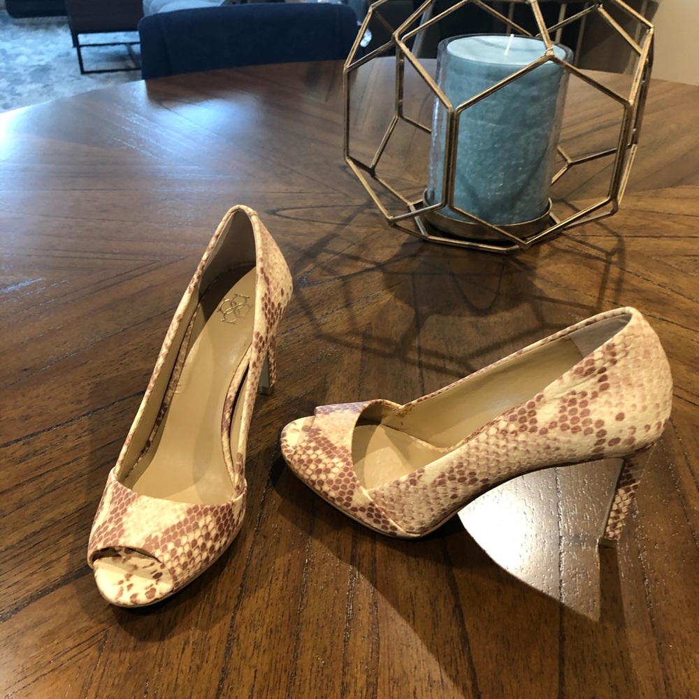 Shoes - Picture 2 of 3
